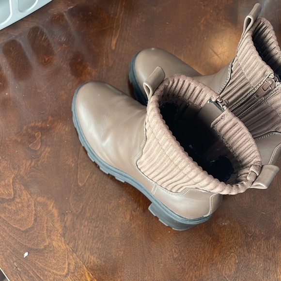 A New Day Target Boots Size 6 Brown - Picture 3 of 5